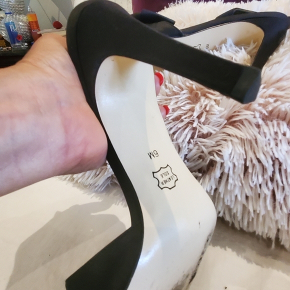 Women Shoes - Picture 2 of 5